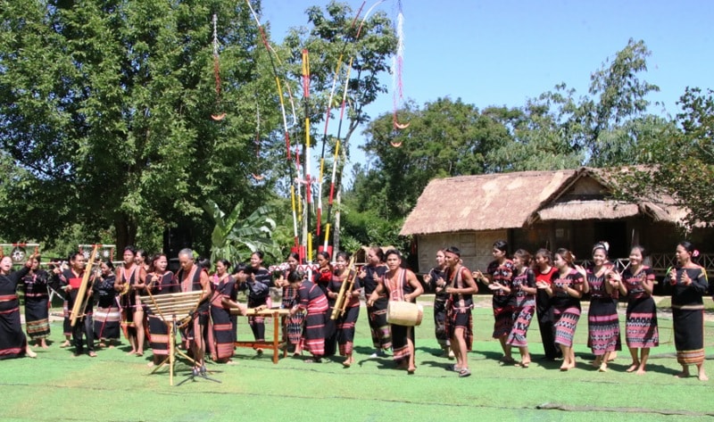 Chương trình dân ca, dân vũ “Giai điệu núi rừng” được tổ chức đầu tháng 10/2025 tại Làng Văn hóa - Du lịch các dân tộc Việt Nam. Ảnh: LVH